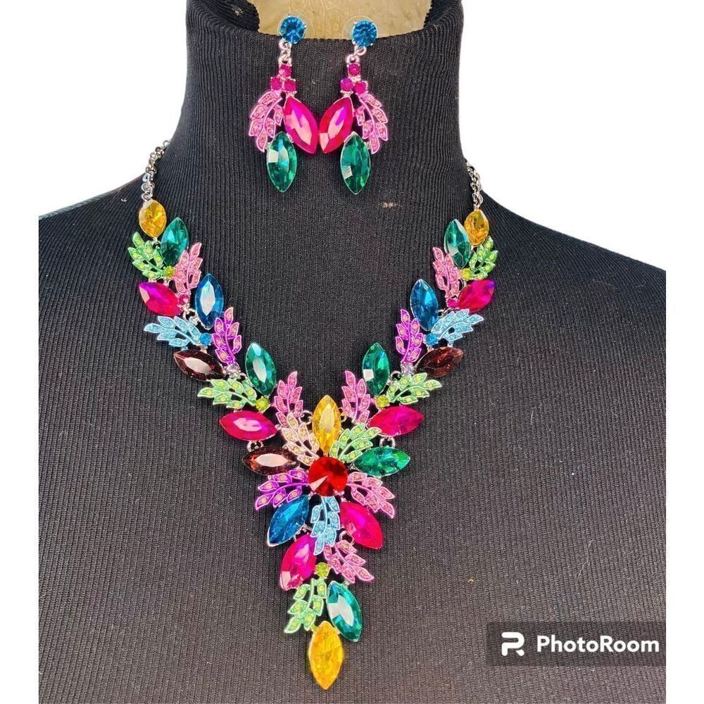 Fashion Jewelry Radiant Gemstone Statement Necklace Set with Earrings Multicolor